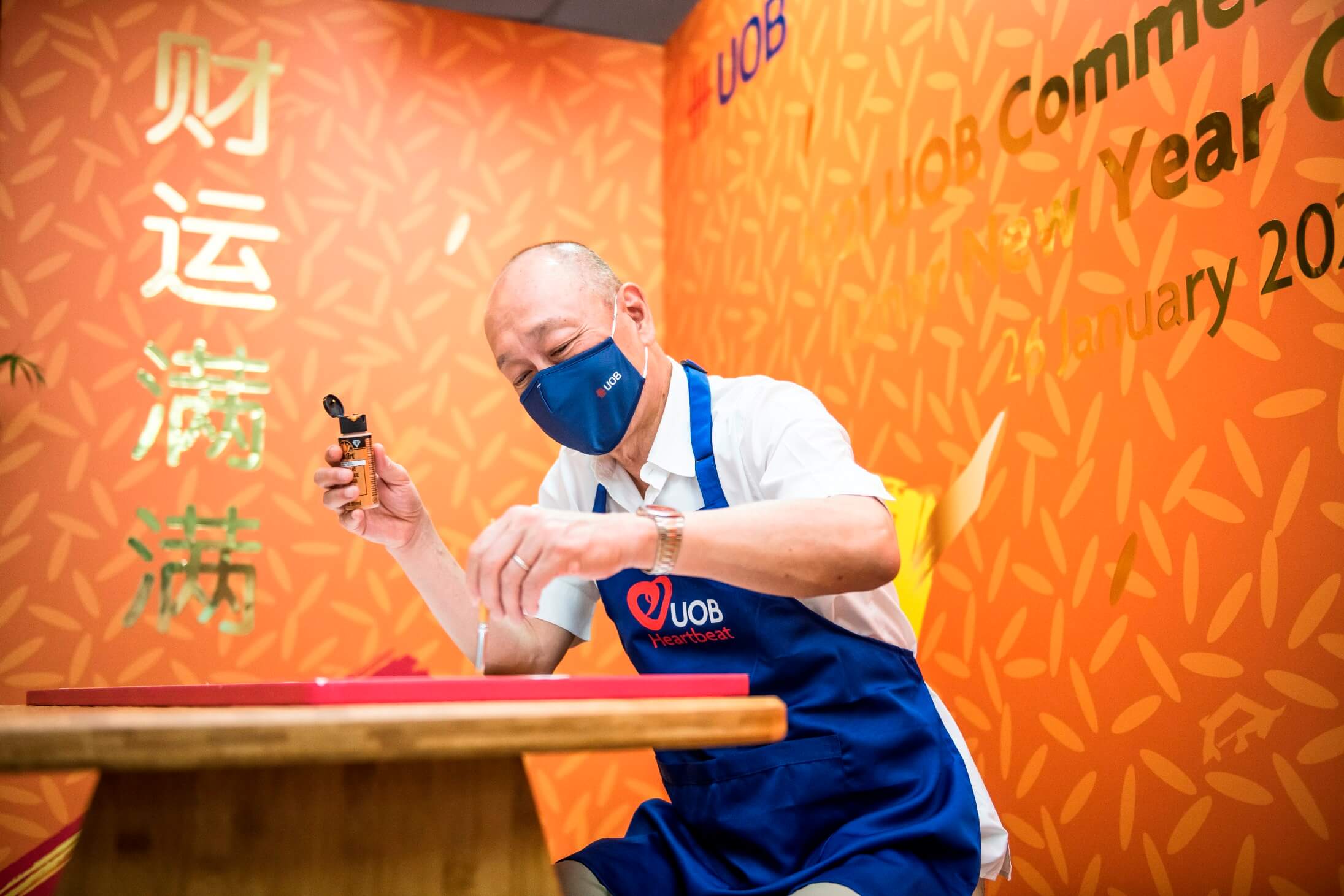 Mr Wee Ee Cheong, Deputy Chairman and Chief Executive Officer, UOB, applying the finishing touches to his bamboo craftwork as part of UOB&rsquo;s festive fundraising drive